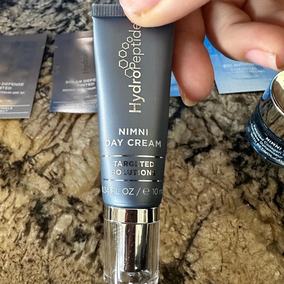 9 piece Hydropeptide anti-wrinkle facial kit - Picture 7 of 10